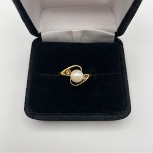 14K Gold HGE Pearl and Diamond Ring (Size 5.5)
